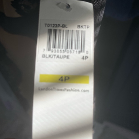 London Times black and beige women dress NWT. Size 4p - Picture 2 of 5